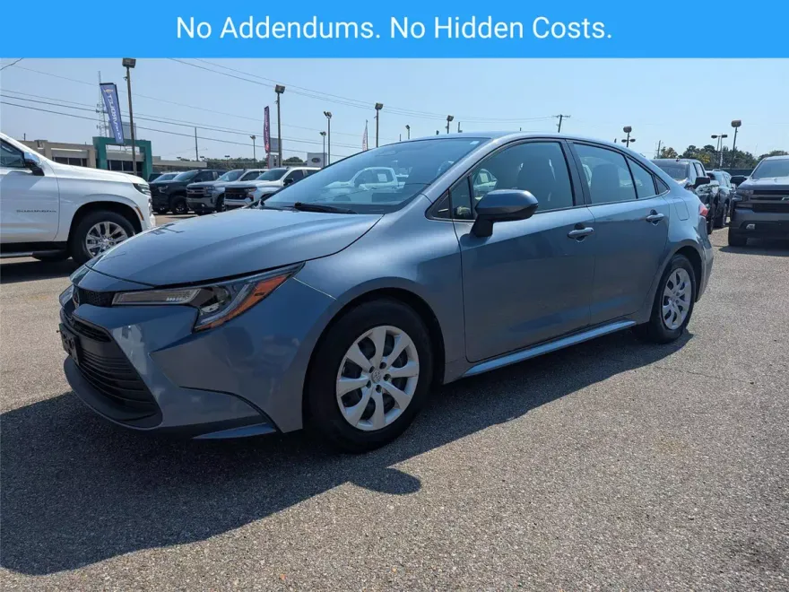 2023 Toyota Corolla LE photo 1