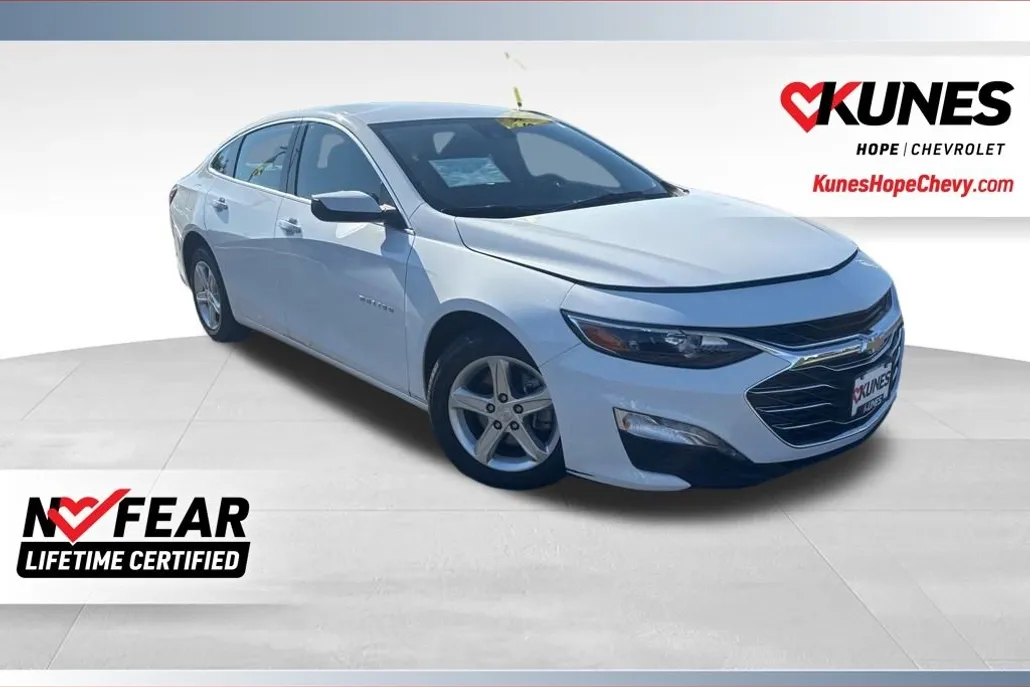 2024 Chevrolet Malibu 1LT photo 1