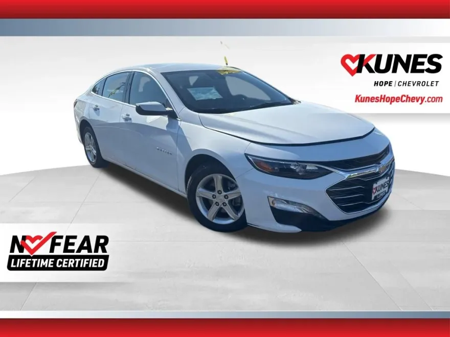 2024 Chevrolet Malibu 1LT photo 1