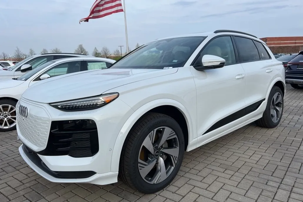 2025 Audi Q6 E-tron Premium Plus photo 1