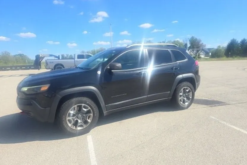2019 Jeep Cherokee Trailhawk photo 1