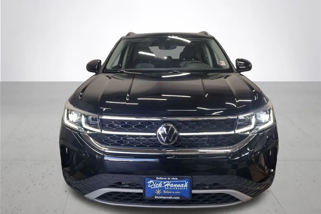 2023 Volkswagen Taos SEL photo 1