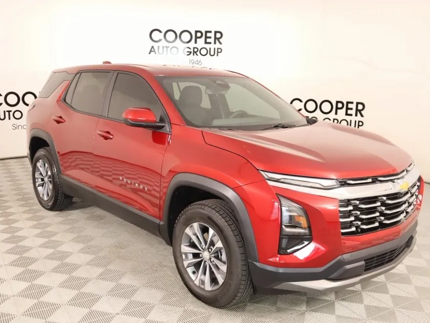 2025 Chevrolet Equinox LT photo 1