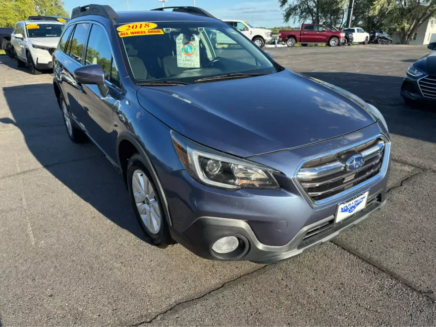 2018 Subaru Outback Premium photo 1