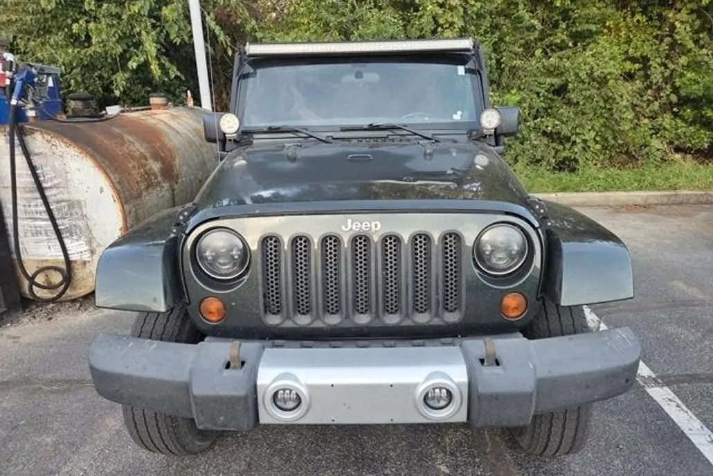 2011 Jeep Wrangler Unlimited Sahara photo 1