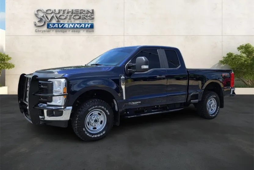 2023 Ford F-350 XL photo 1