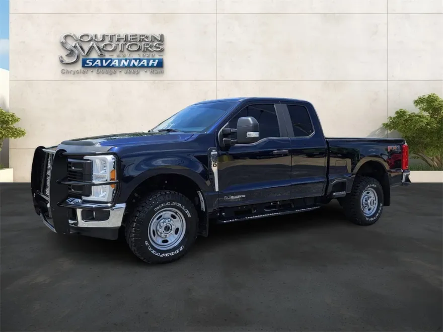 2023 Ford F-350 XL photo 1