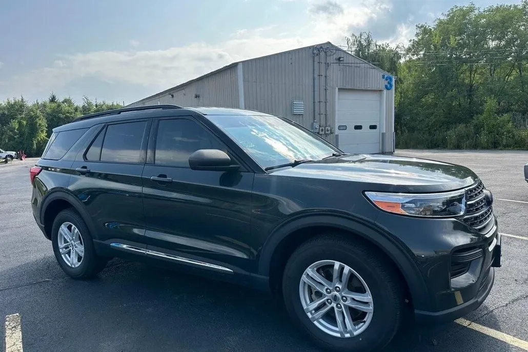 2022 Ford Explorer XLT photo 1