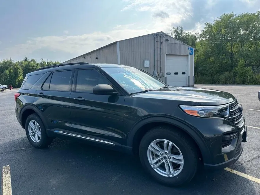 2022 Ford Explorer XLT photo 1