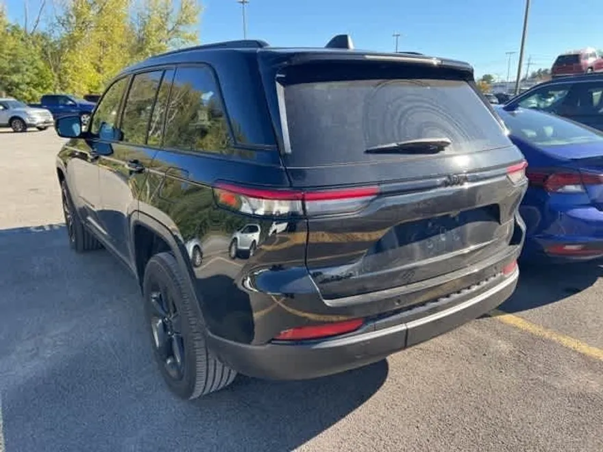 2023 Jeep Grand Cherokee Altitude photo 1