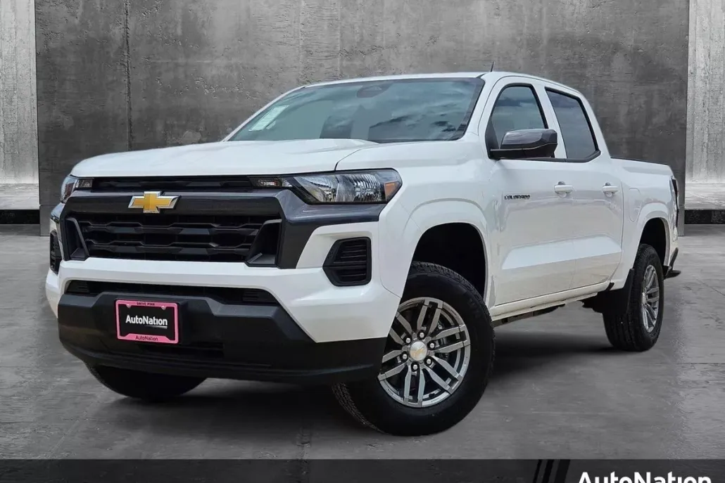 2025 Chevrolet Colorado Work Truck LT photo 1