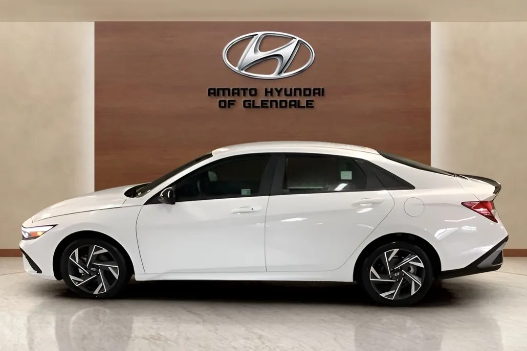 2025 Hyundai Elantra SEL Sport photo 1