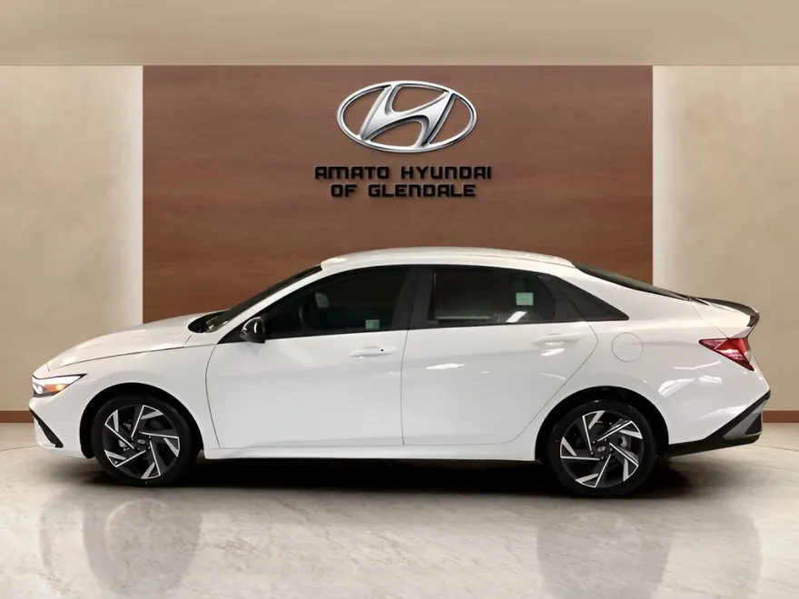 2025 Hyundai Elantra SEL Sport photo 1