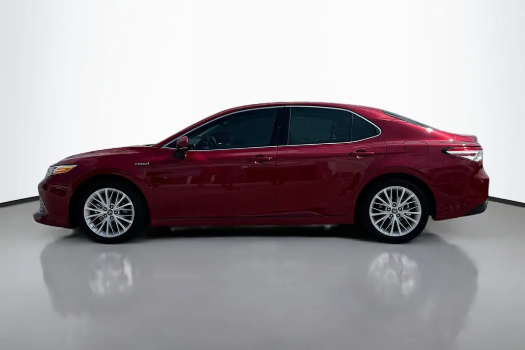 2020 Toyota Camry Hybrid XLE photo 1