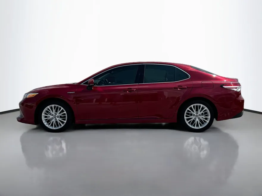 2020 Toyota Camry Hybrid XLE photo 1