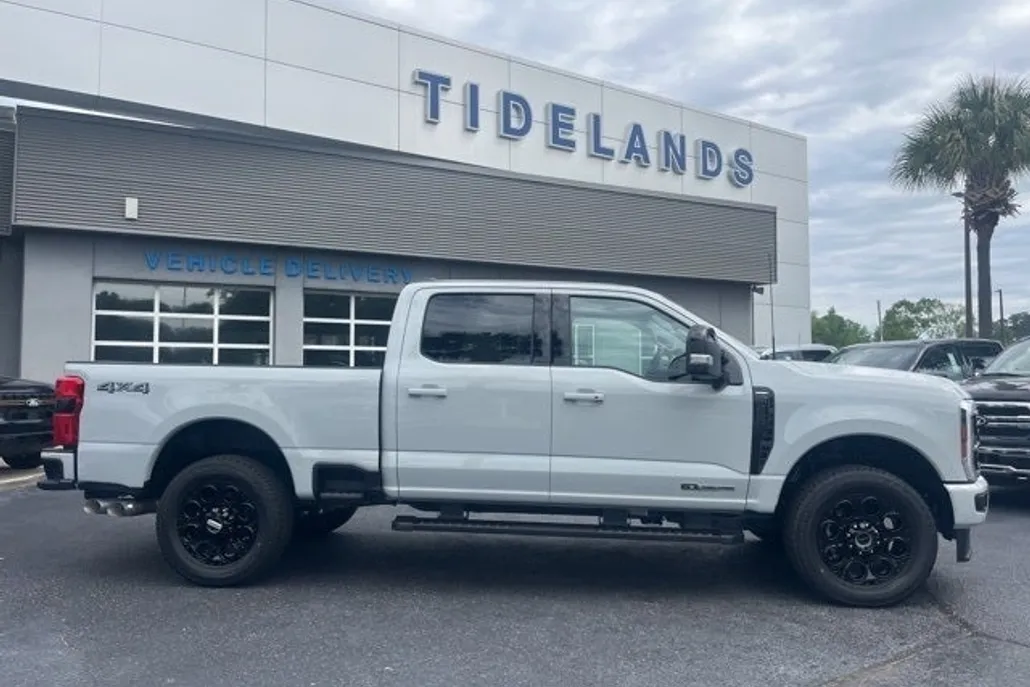 2025 Ford F-250 Lariat photo 1