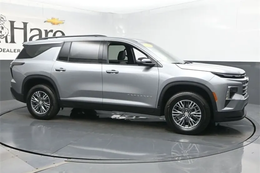 2025 Chevrolet Traverse photo 1