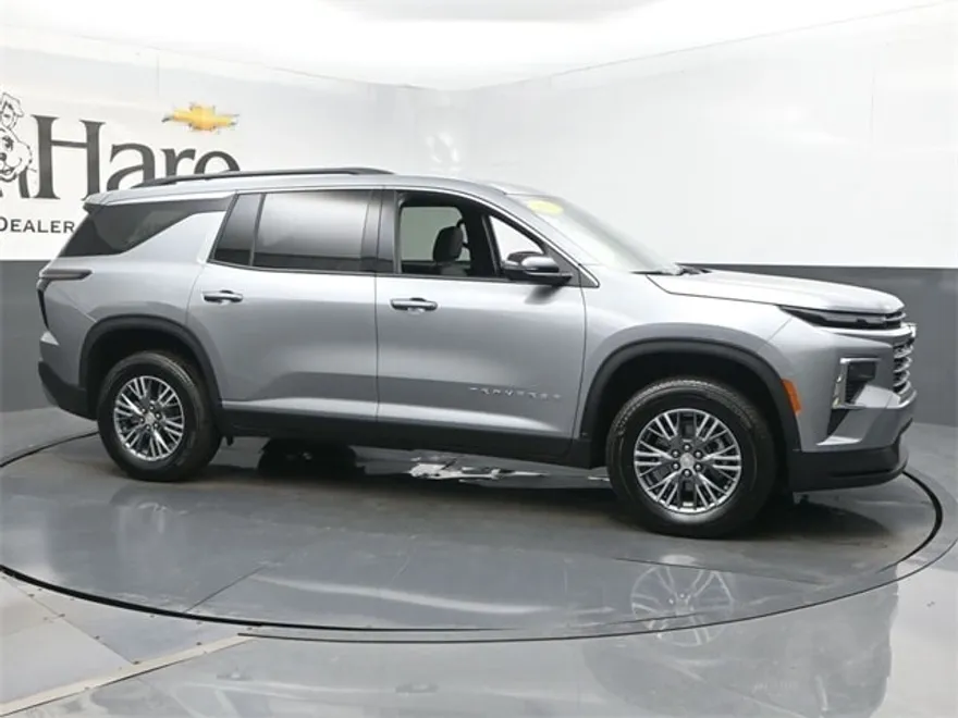 2025 Chevrolet Traverse photo 1