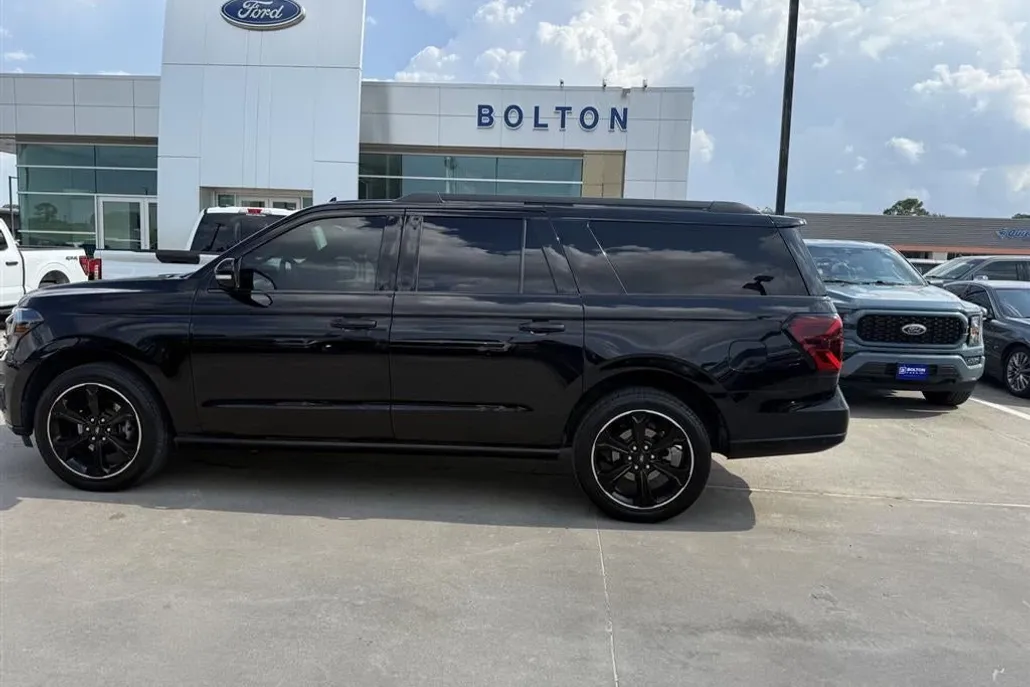 2022 Ford Expedition MAX Limited photo 1