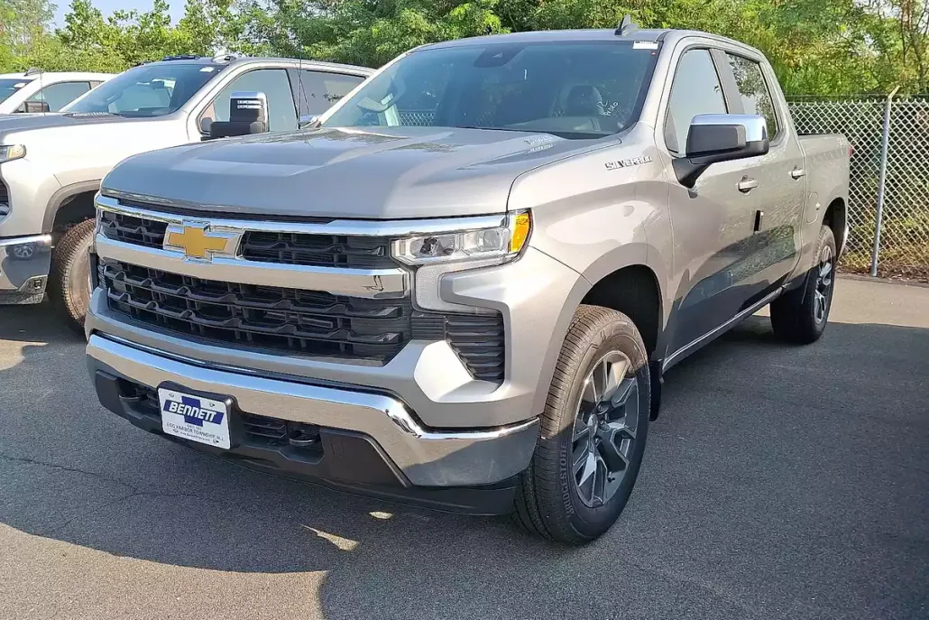 2025 Chevrolet Silverado 1500 LT photo 1