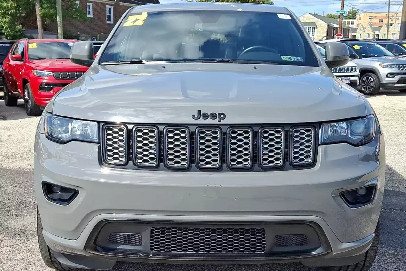 2022 Jeep Cherokee Laredo photo 1