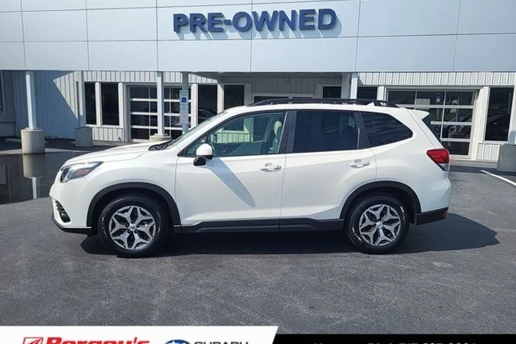 2022 Subaru Forester Premium photo 1