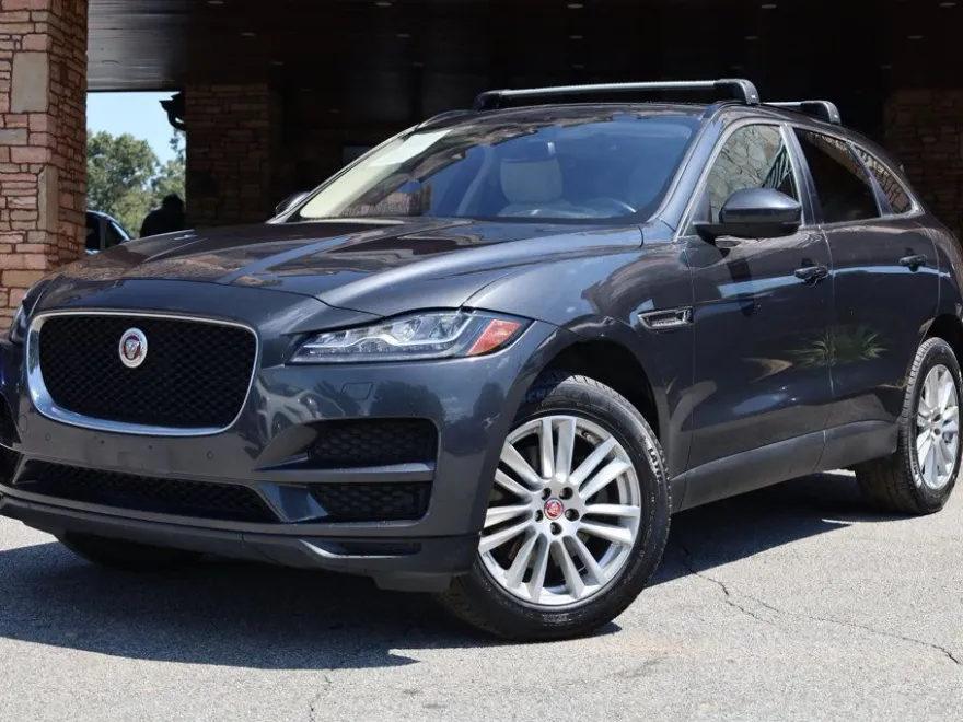 2017 Jaguar F-PACE Prestige photo 1