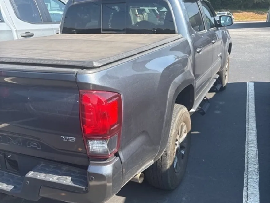 2023 Toyota Tacoma V6 photo 1