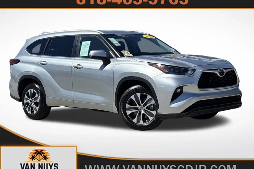 2023 Toyota Highlander XLE photo 1