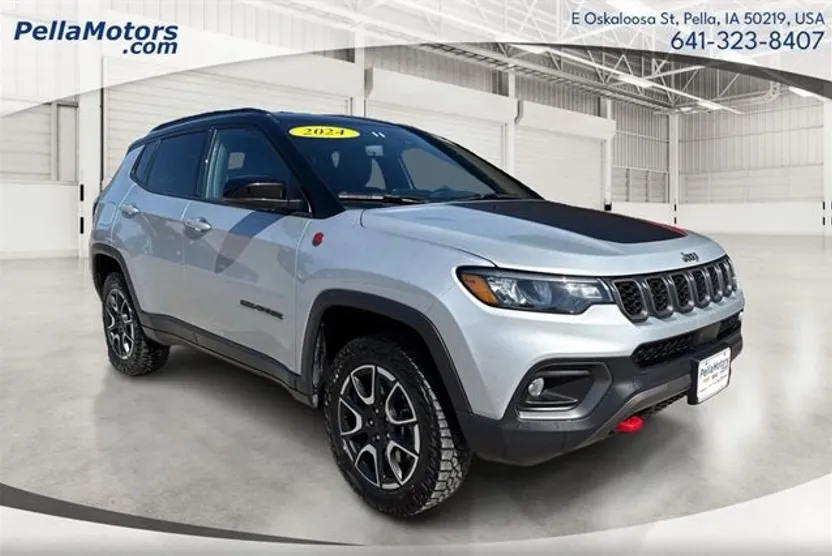 2024 Jeep Compass Trailhawk photo 1