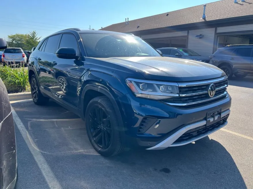 2022 Volkswagen Atlas Cross Sport SE Technology photo 1