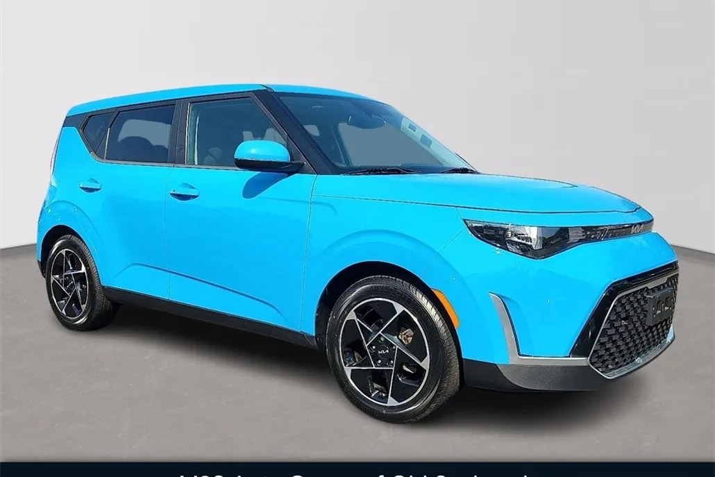2023 Kia Soul EX photo 1