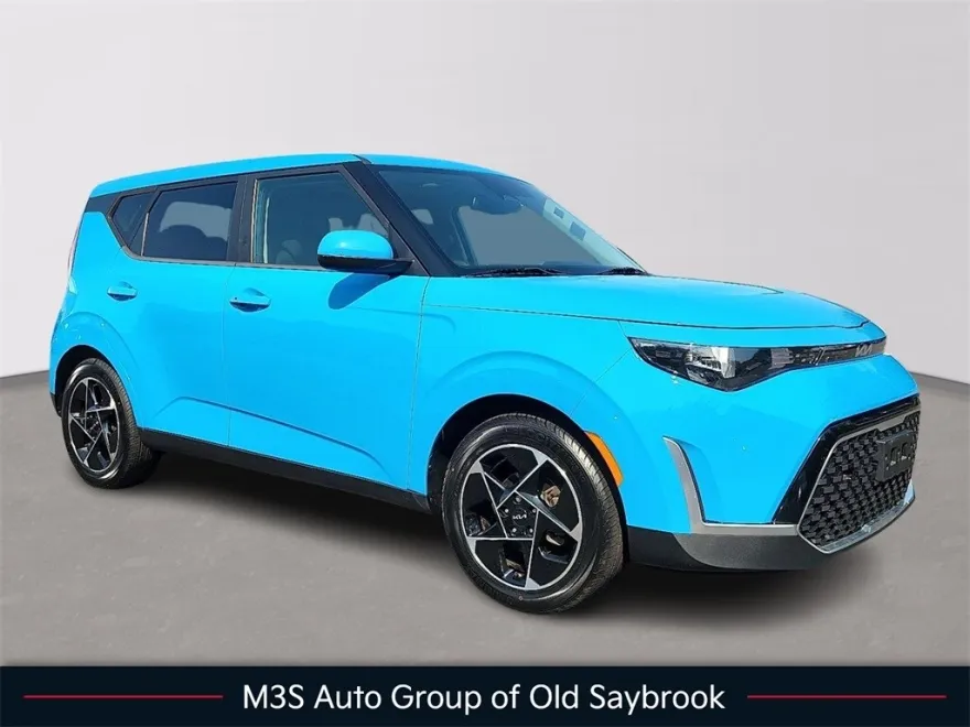 2023 Kia Soul EX photo 1