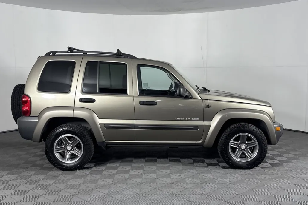 2004 Jeep Liberty Sport photo 1