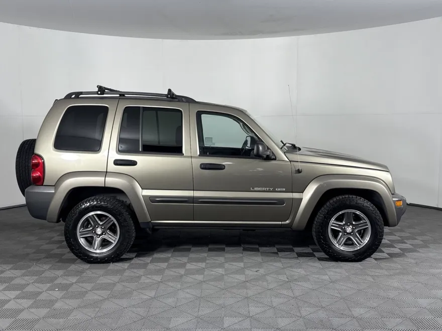 2004 Jeep Liberty Sport photo 1