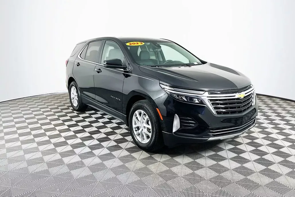 2023 Chevrolet Equinox LT photo 1