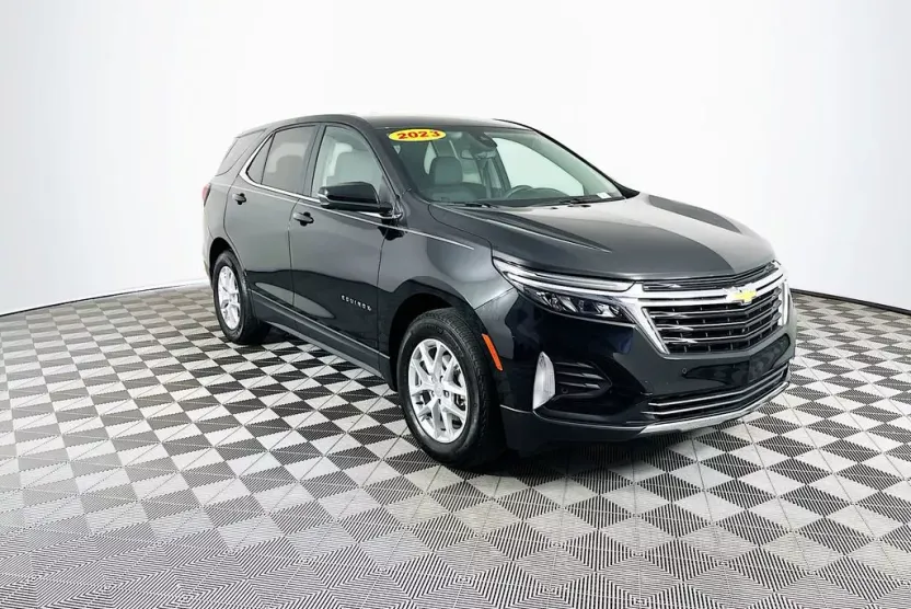 2023 Chevrolet Equinox LT photo 1