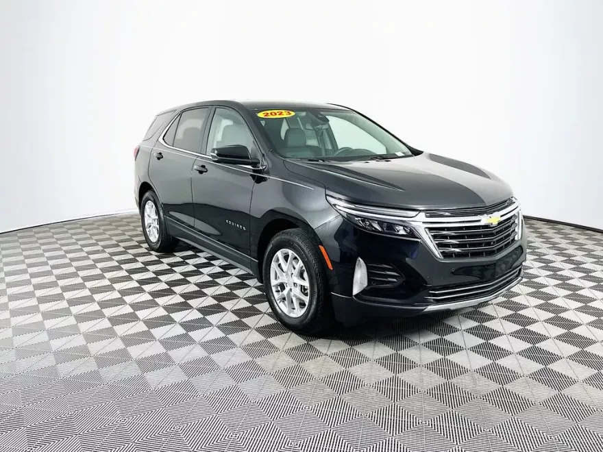 2023 Chevrolet Equinox LT photo 1
