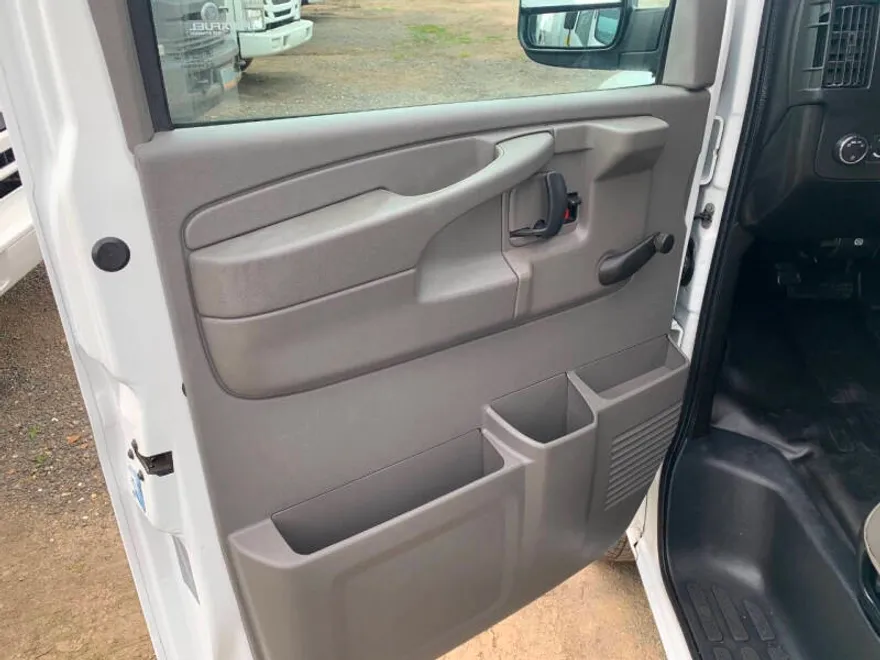 2013 Chevrolet Express 2500 Cargo Van photo 1