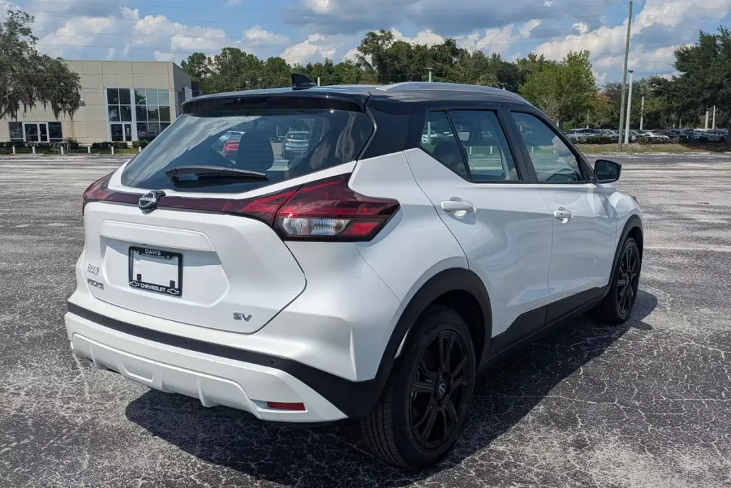 2023 Nissan Kicks SV photo 1