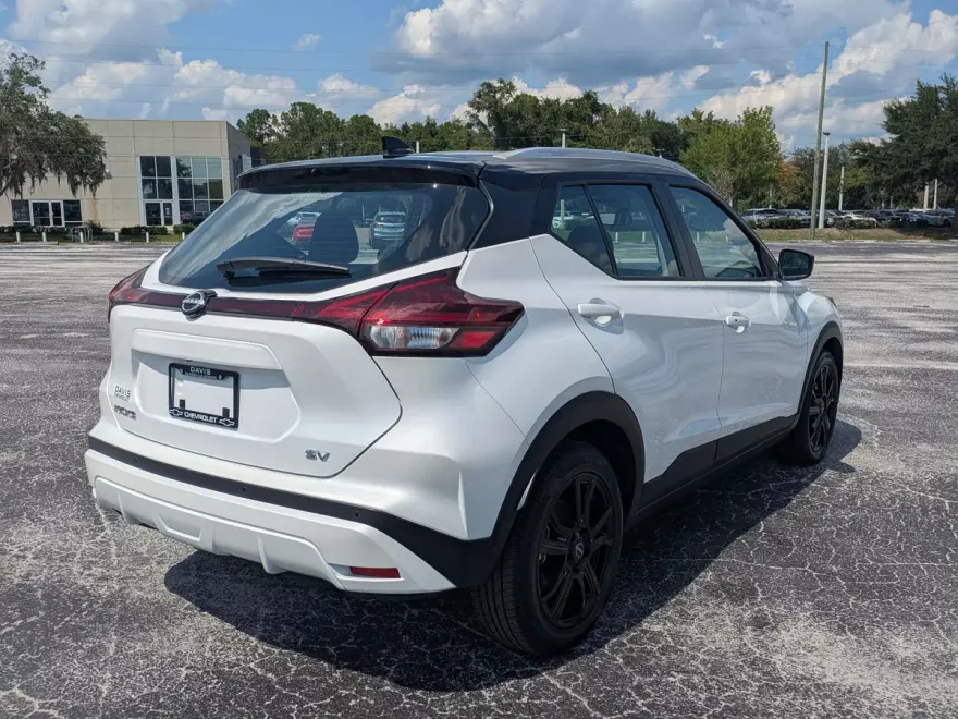 2023 Nissan Kicks SV photo 1
