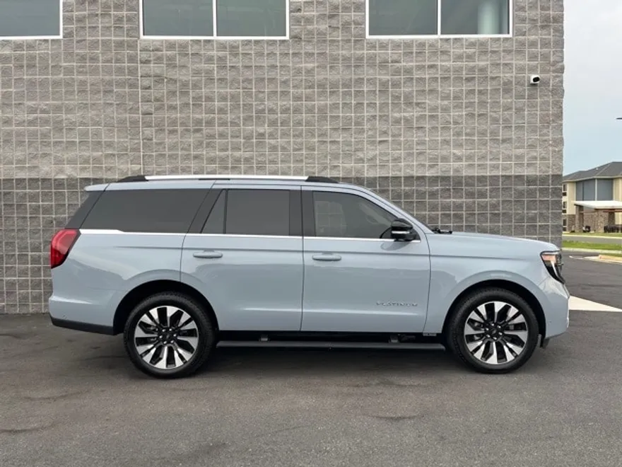 2025 Ford Expedition Platinum photo 1