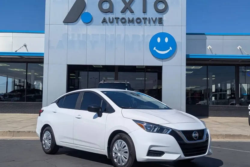 2020 Nissan Versa 1.6 S photo 1