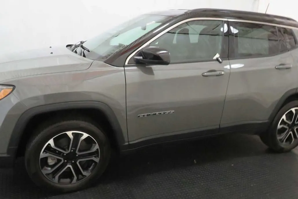 2023 Jeep Compass Limited photo 1