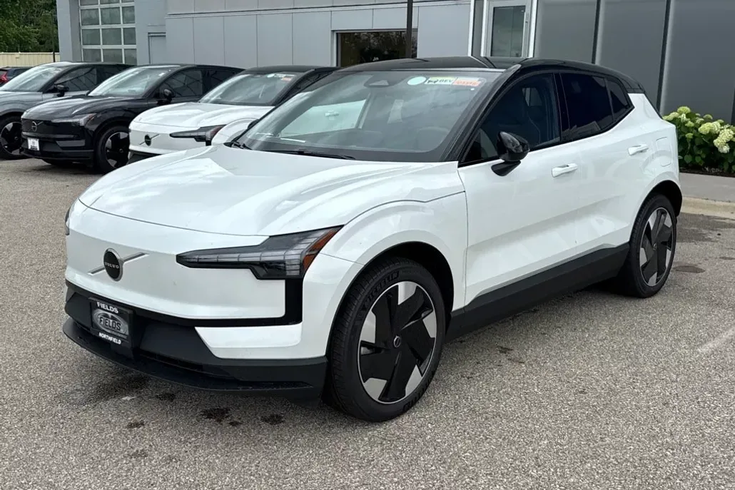 2025 Volvo EX30 Plus photo 1