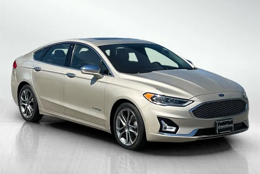 2019 Ford Fusion Hybrid Titanium photo 1
