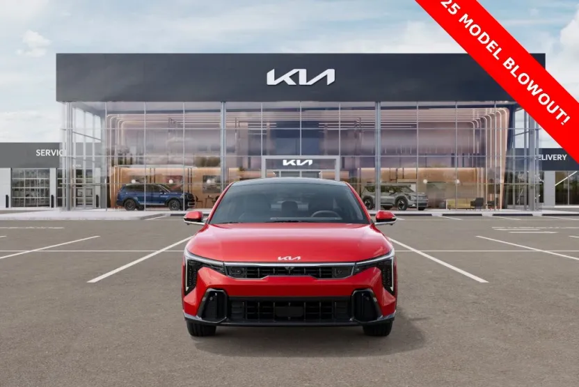 2025 Kia K4 GT-Line Turbo photo 1