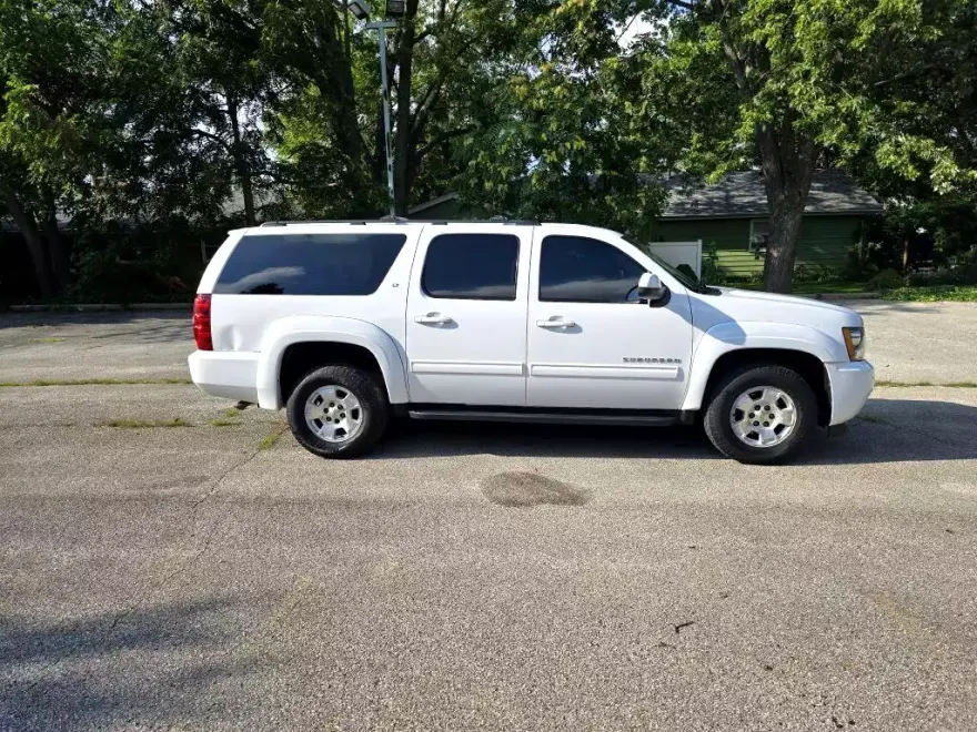 2012 Chevrolet Suburban LT 1500 photo 1