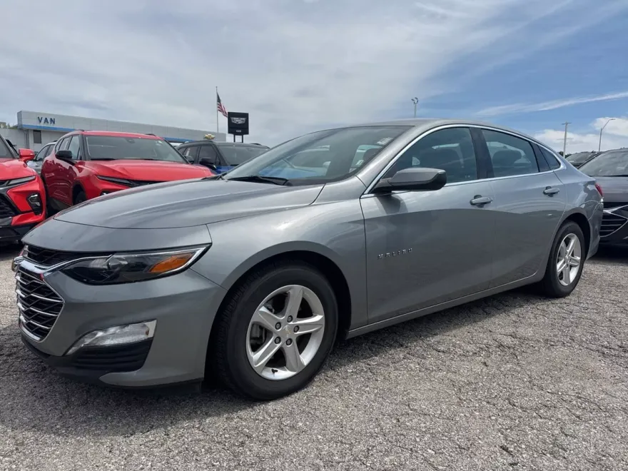 2023 Chevrolet Malibu 1LT photo 1