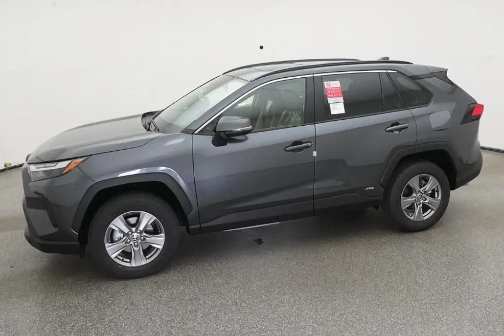 2025 Toyota RAV4 Hybrid XLE photo 1
